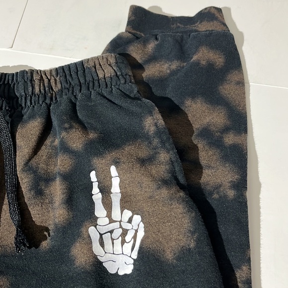 Bowery Supply Co Black Brown Acid Wash Joggers Sweatpants Skeleton Peace Sign M - Picture 2 of 5